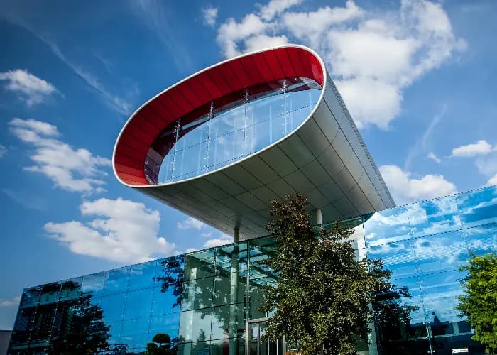 Neubau Future Focus zum Firmenjubiläum 2001