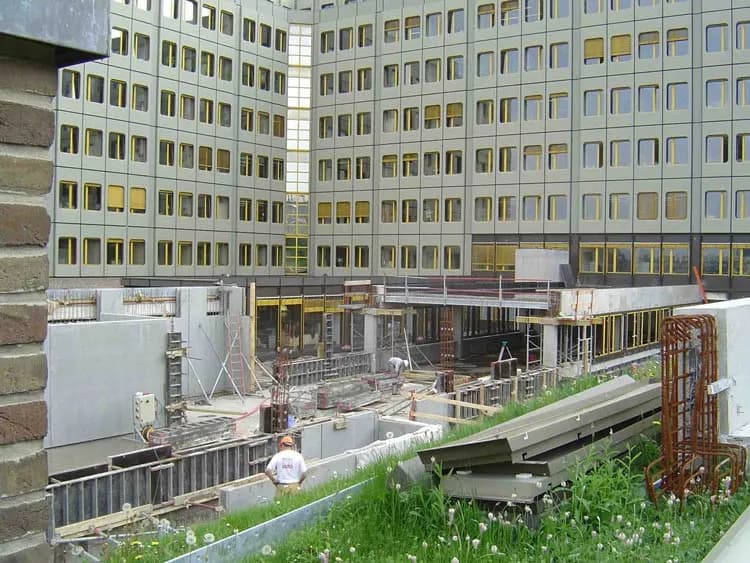 AVI Rentenversicherung II Luxemburg Fassade Feldhaus – Beitragsbild