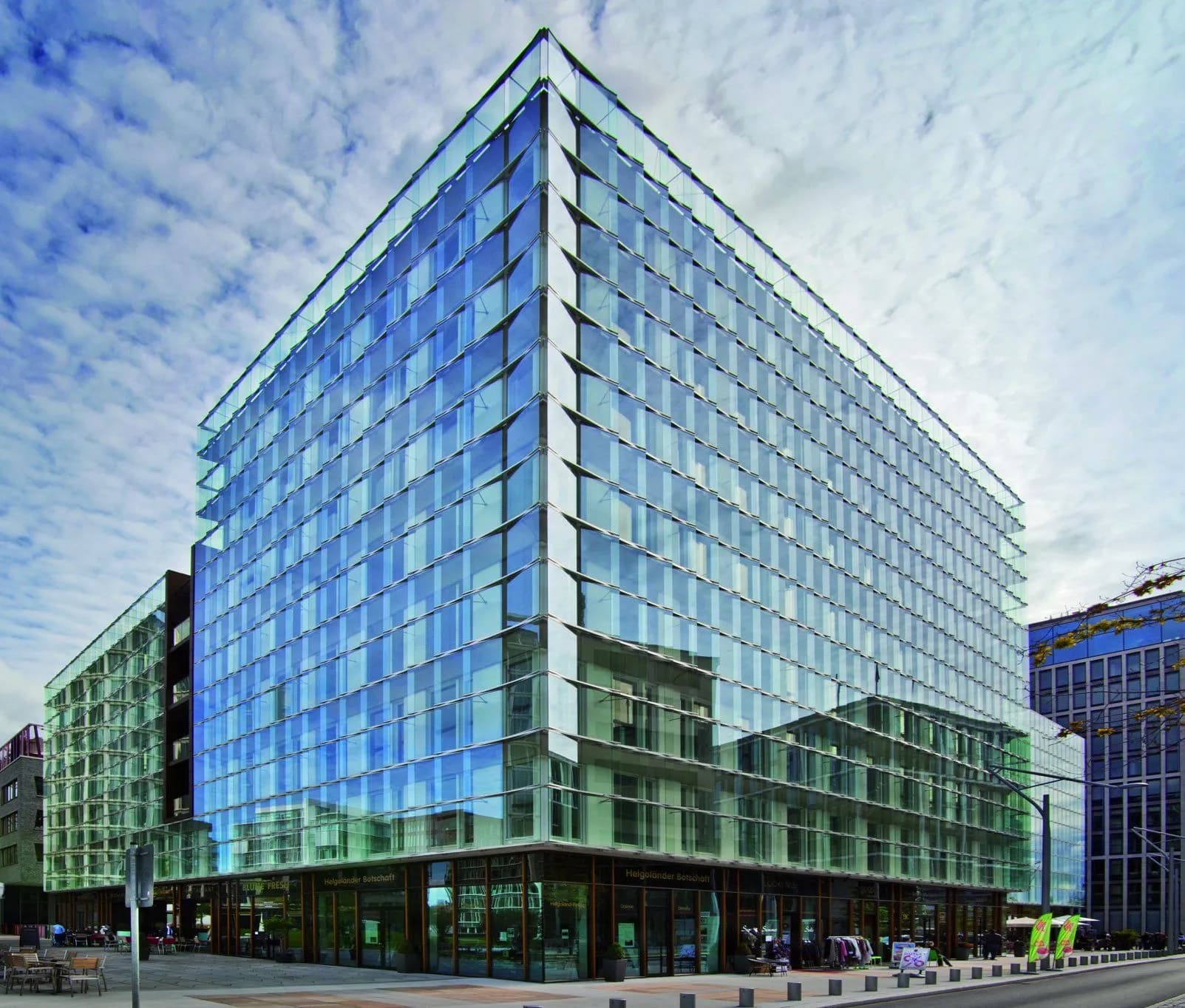 Commercial Center Hafen City Hamburg Fassade Feldhaus – Beitragsbild