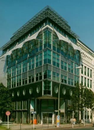 Klinik Hohenzollerndamm Berlin Wilmersdorf Fassade Feldhaus – Beitragsbild