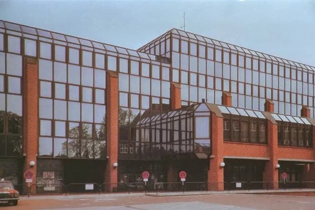 Kreishaus-Center Carolinenhof Aurich Fassade Feldhaus – Beitragsbild