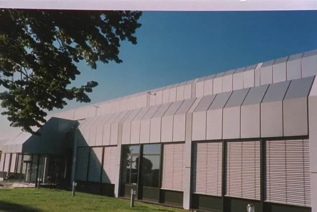 Mazda Schulungsgebäude Leverkusen Fassade Feldhaus – Beitragsbild