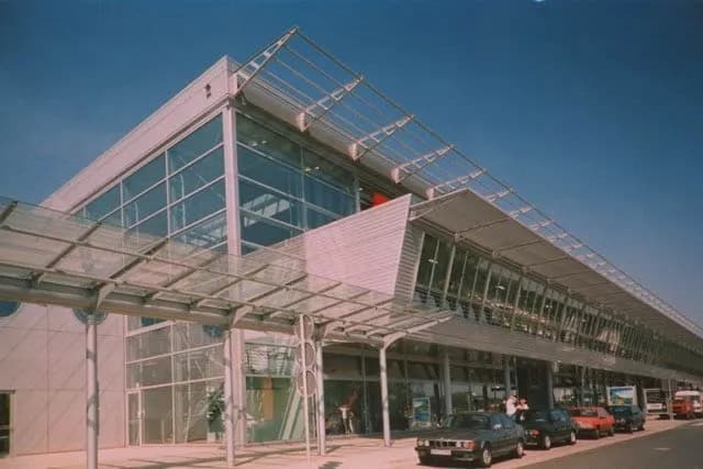 Münster-Osnabrück Int. Airport I Greven Fassade Feldhaus – Beitragsbild