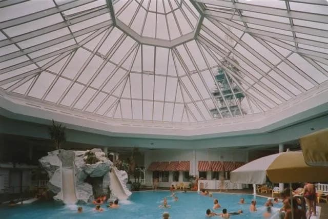 Ostseetherme Usedom Ahlbeck Heringsdorf Fassade Feldhaus – Beitragsbild