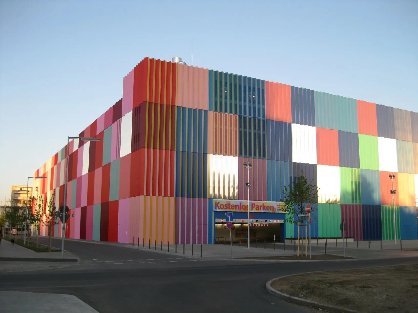 Stadtteilzentrum Nordheide Muenchen Fassade Feldhaus – Beitragsbild