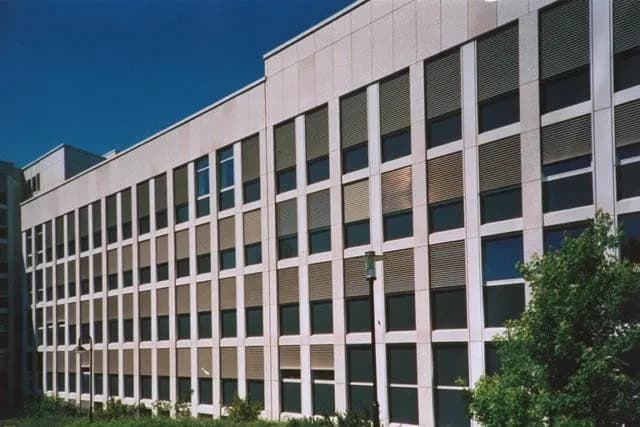 Trilux Hauptverwaltung Arnsberg Fassade Feldhaus – Beitragsbild